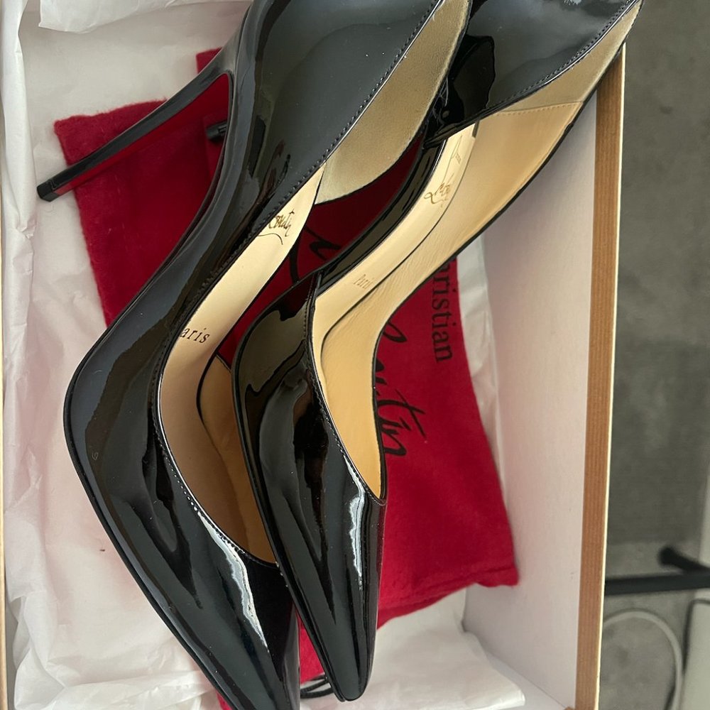 Christain Louboutin Iriza Pumps